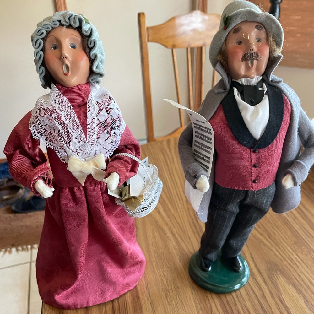 2001 Byers’ Choice Ltd. The Carolers Adult Set